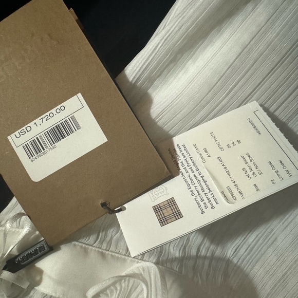 A beautiful long skirt with a twirl at the bottom - Picture 4 of 4